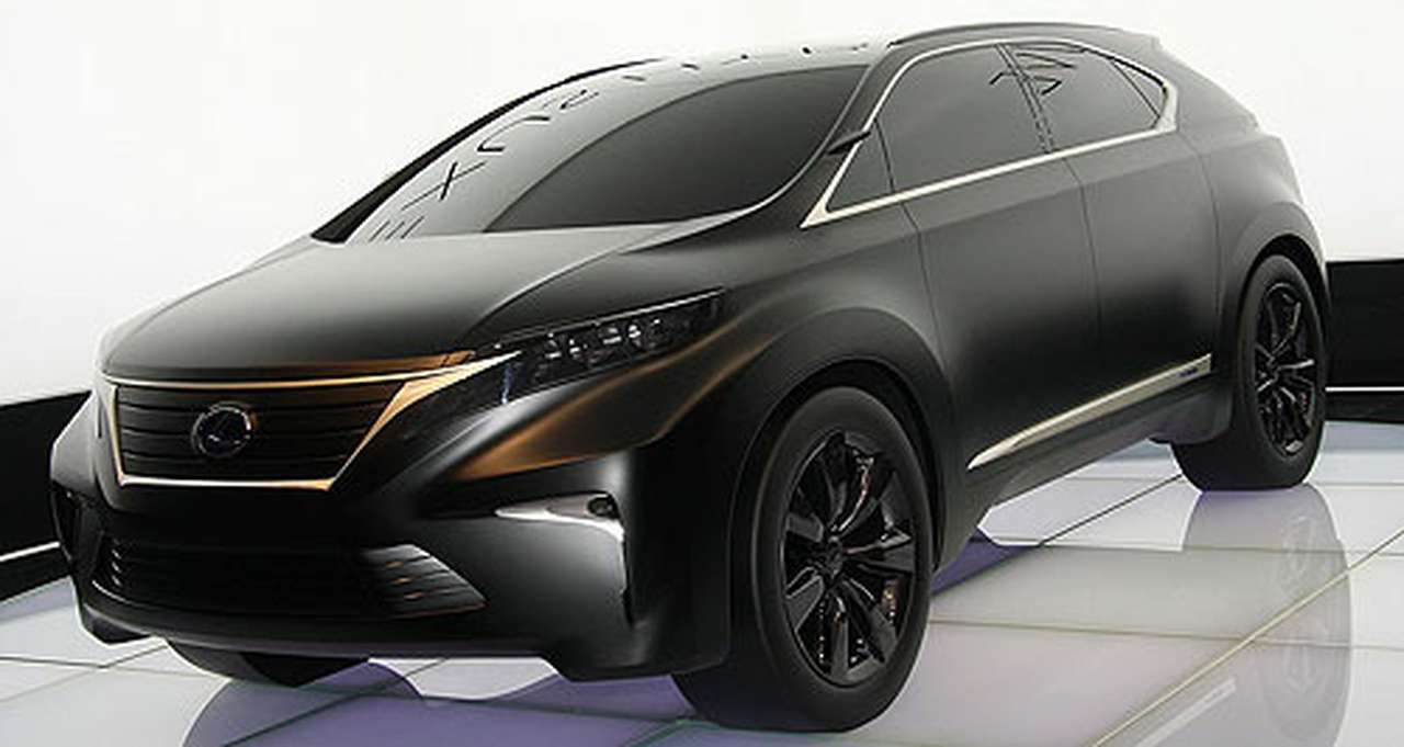 Первый компактный кроссовер Lexus готовится к премьере 