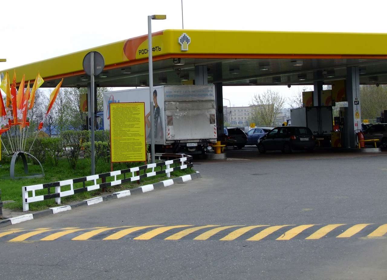 «Роснефть» продаст часть своих АЗС