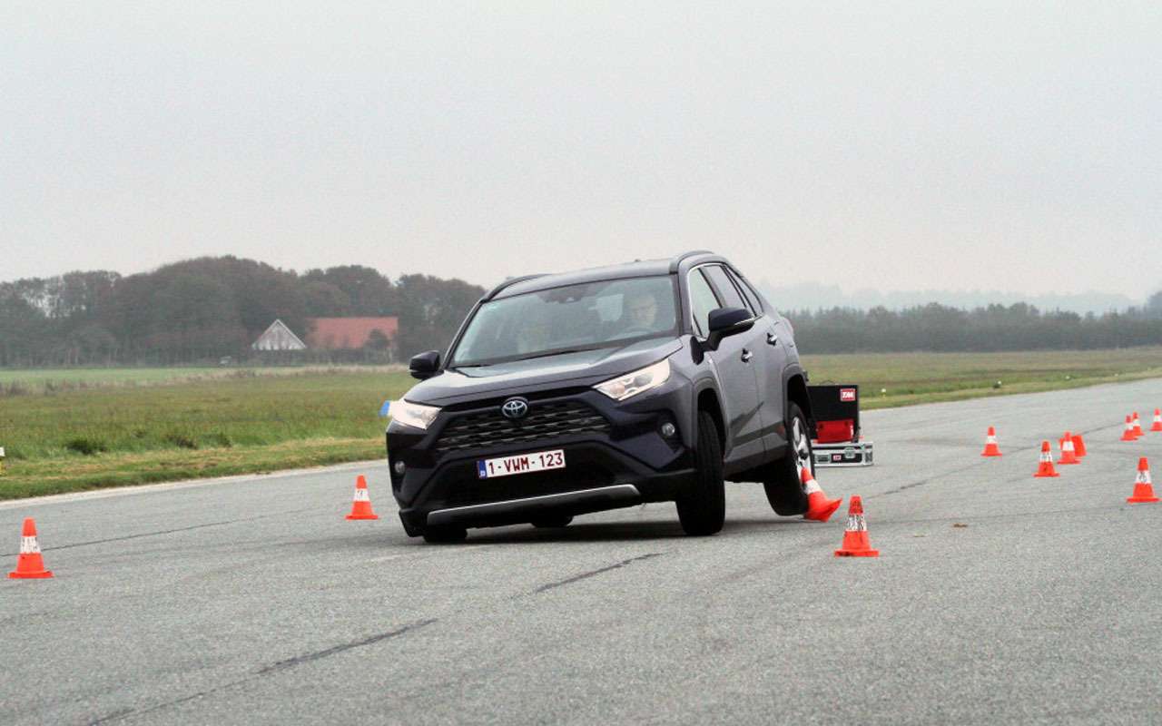 Camry, RAV4, Corolla, Mazda 3... -  проверка «лосиным тестом»