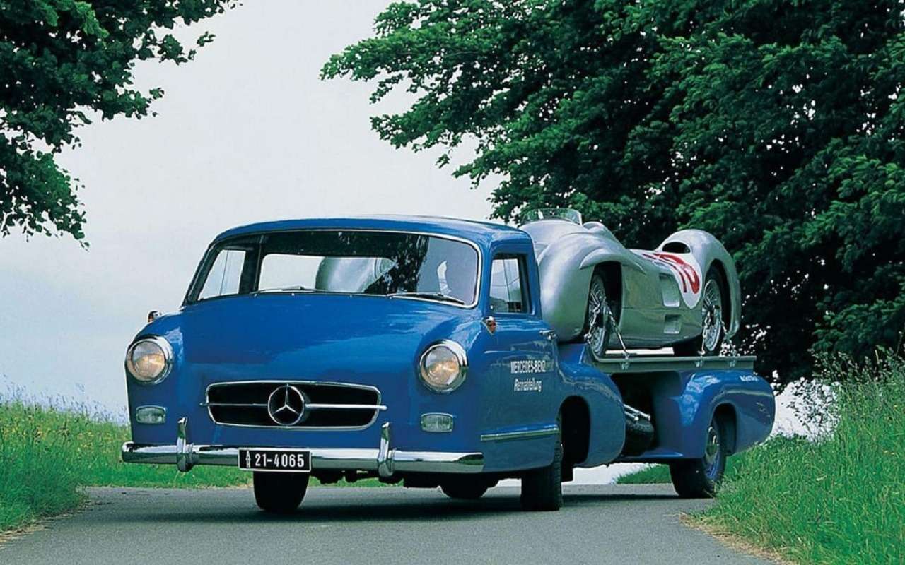 Автомобиль понимает. Mercedes-Benz Renntransporter. Mercedes Benz Truck 1950. Гоночный Мерседес 50х. Мерседес эвакуатор ретро.