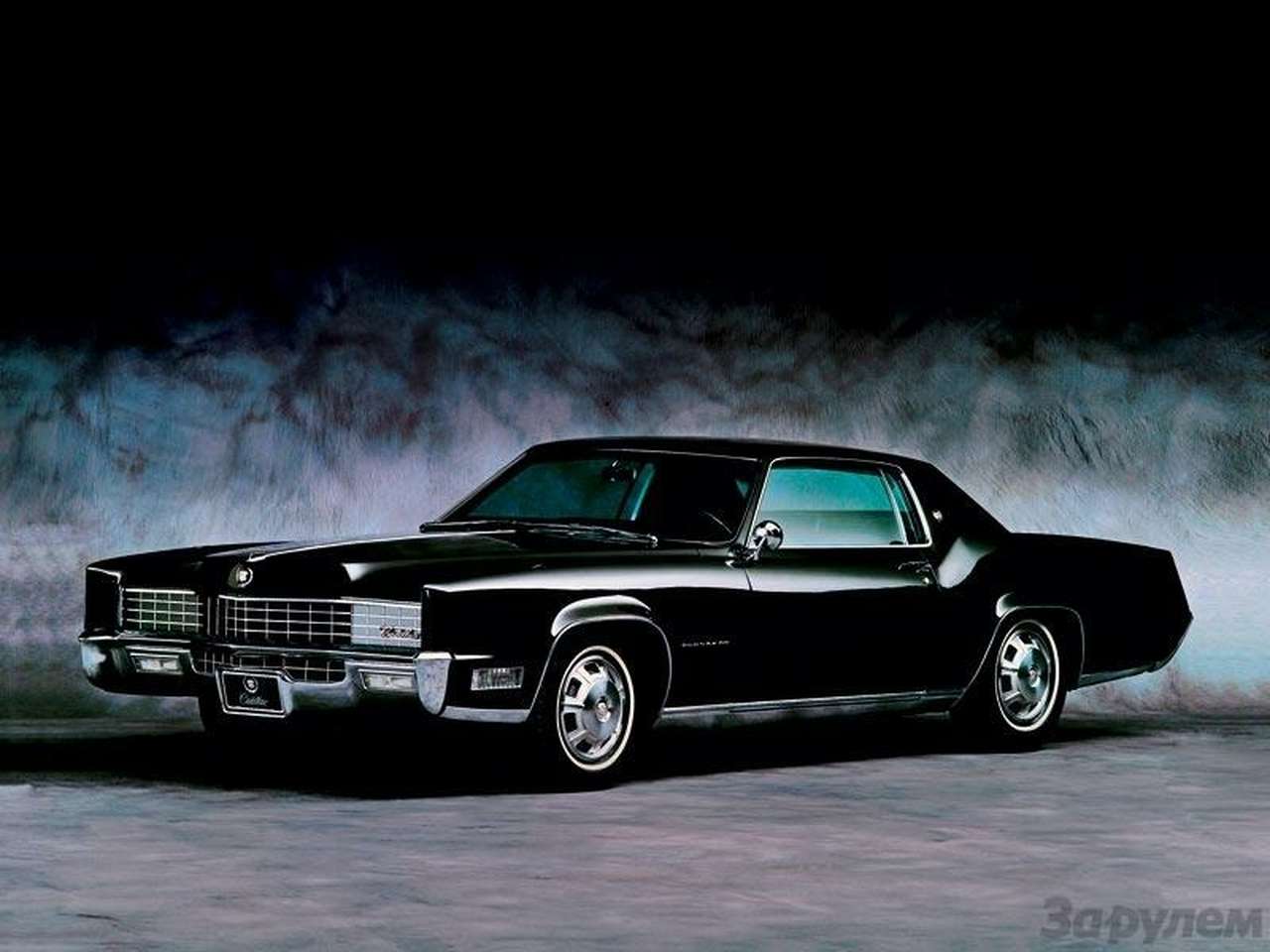 Переднеприводный «Кадиллак-Флитвуд Эльдорадо» оснащали мотором V8 объемом 8,2 л. Главная достопримечательность – цепь между двигателем и трансмиссией.