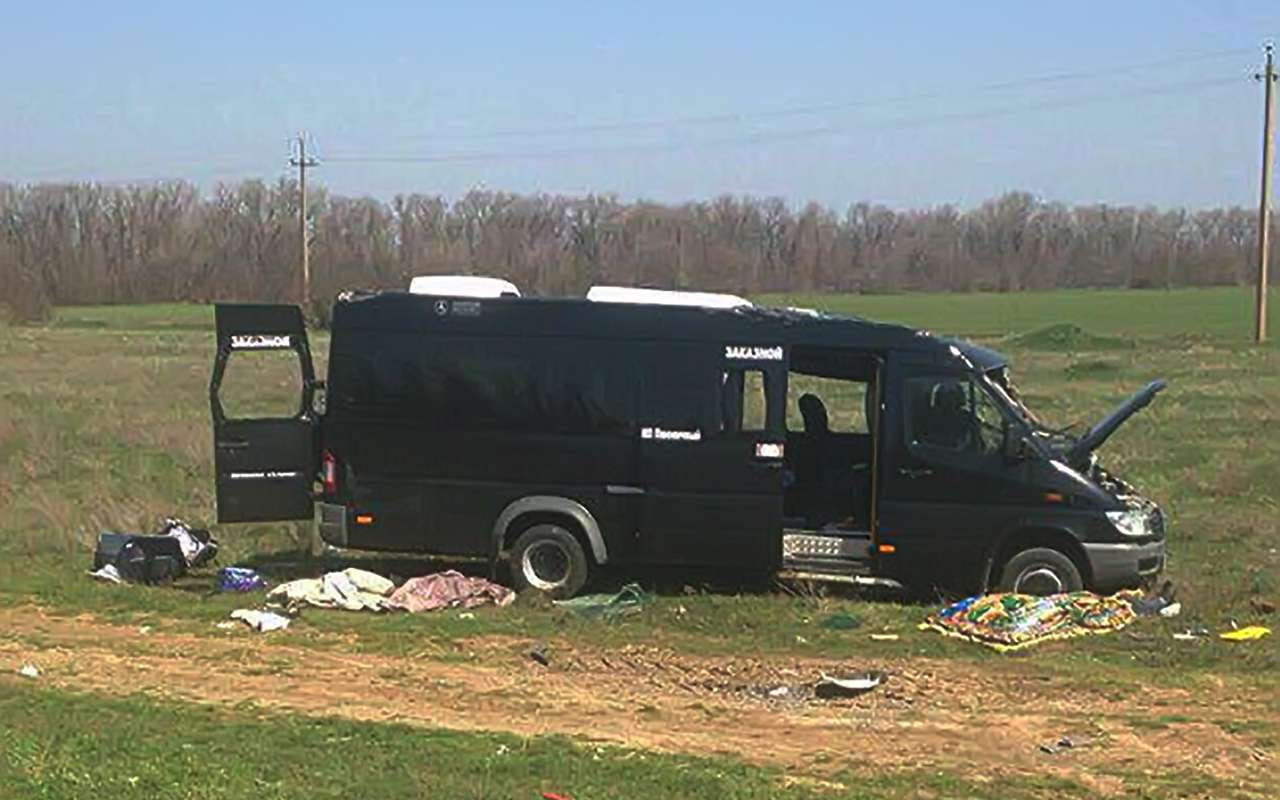 Смертельный переезд: 5 человек погибли в ДТП маршрутки и электрички