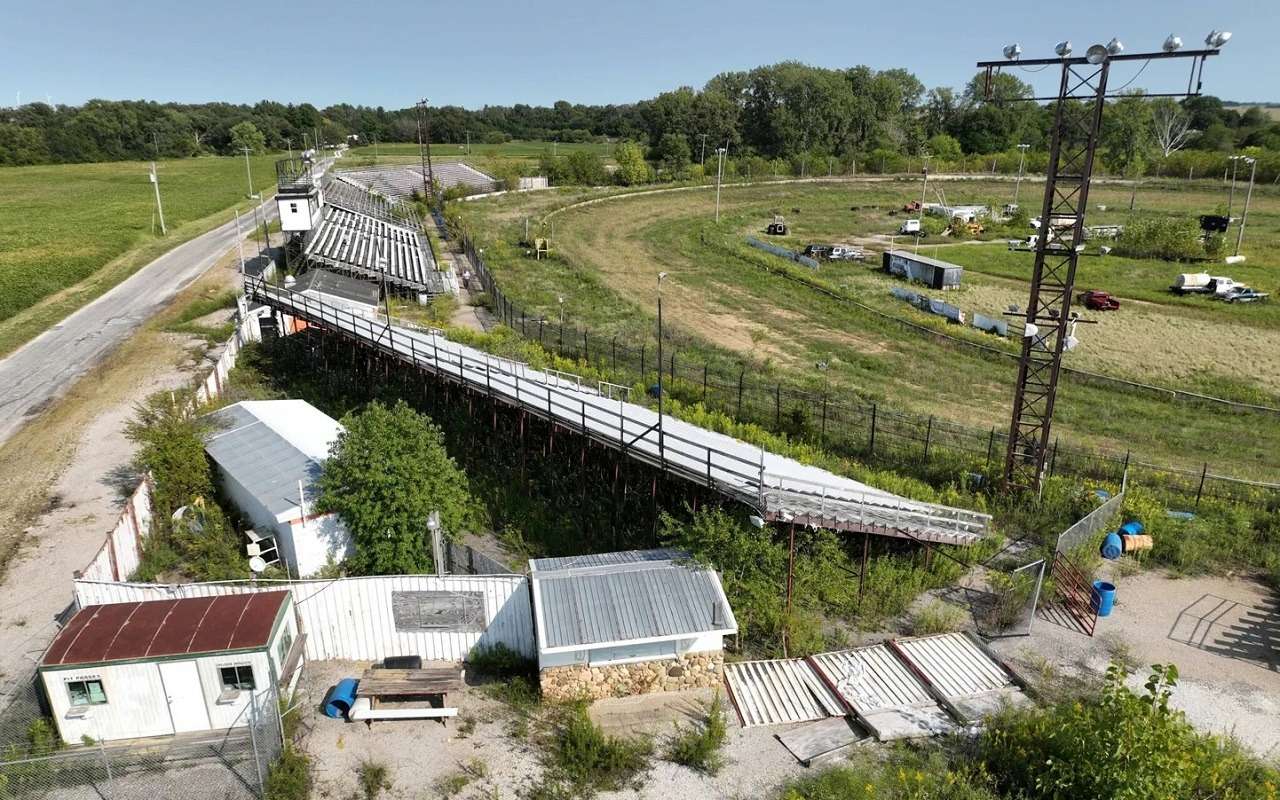 Заброшенный спорткомплекс Benton County Speedway