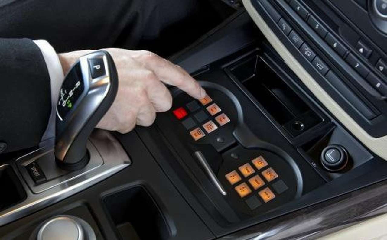 Тенденция современного рынка автосигнализаций — диалоговый код, управление автомобилем на расстоянии, интеграция различных технологий: GSM, GPS, GPRS.