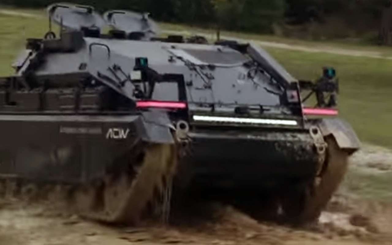 Немцы сделали автономный БТР – видео