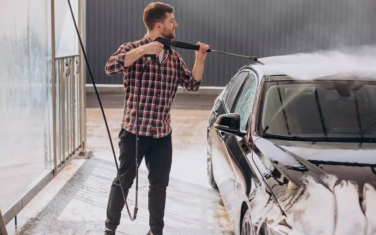 Почему дешевая зимняя мойка авто уничтожает краску быстрее коррозии