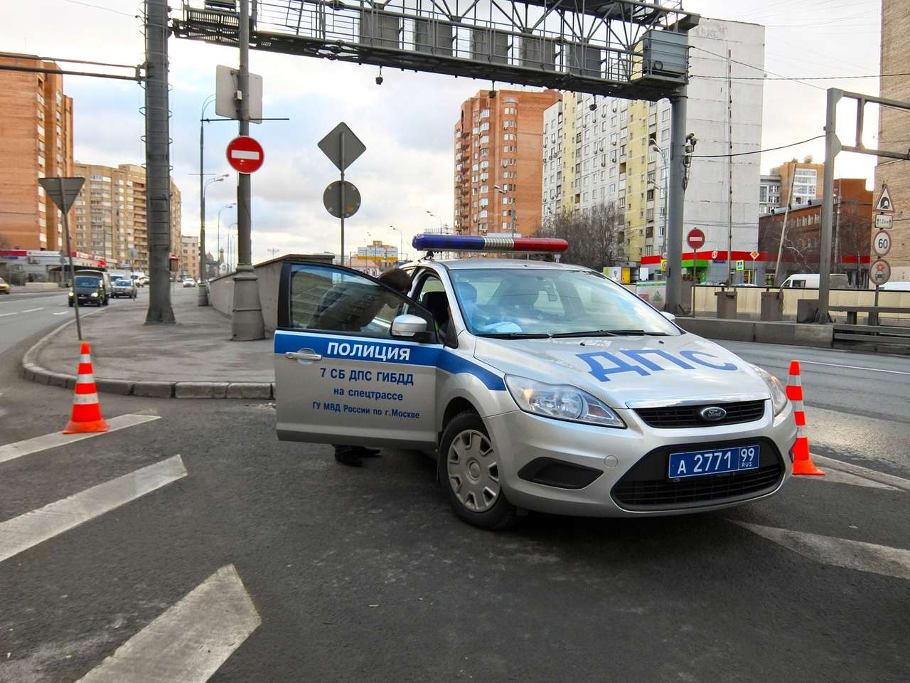 Глава ГИБДД — о легализации самоделок, скрытых патрулях, штрафах и шипах