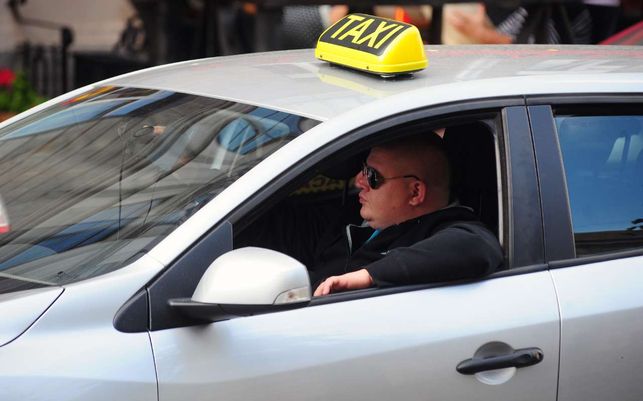 Чиновников Сургута пересадили на такси. Ради экономии бюджетных денег