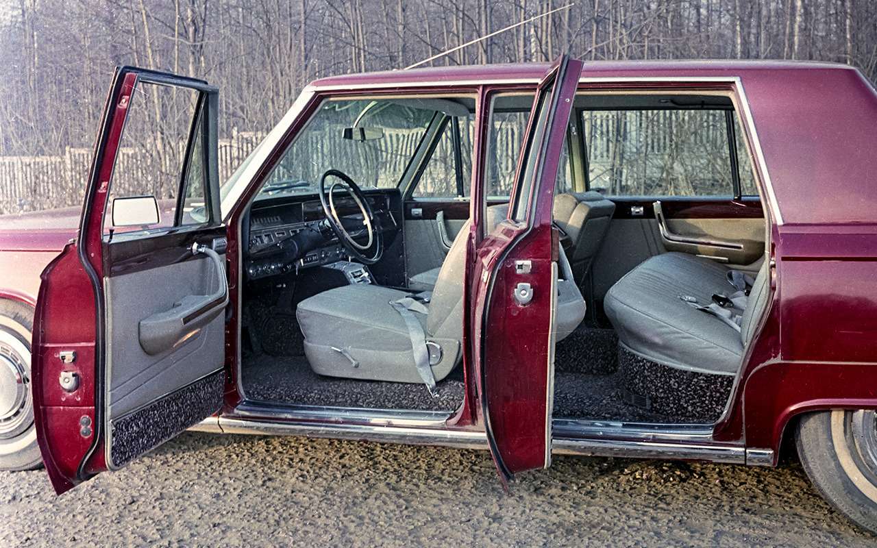 ЗИЛ‑117 – первый в истории завода пятиместный седан.