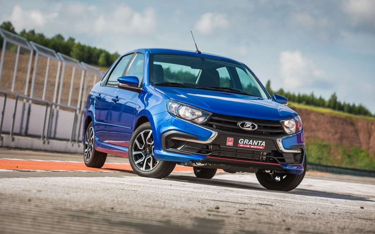 Lada Granta стала самой продаваемой в 2023 году — россияне потратили на нее 160,3 млрд рублей