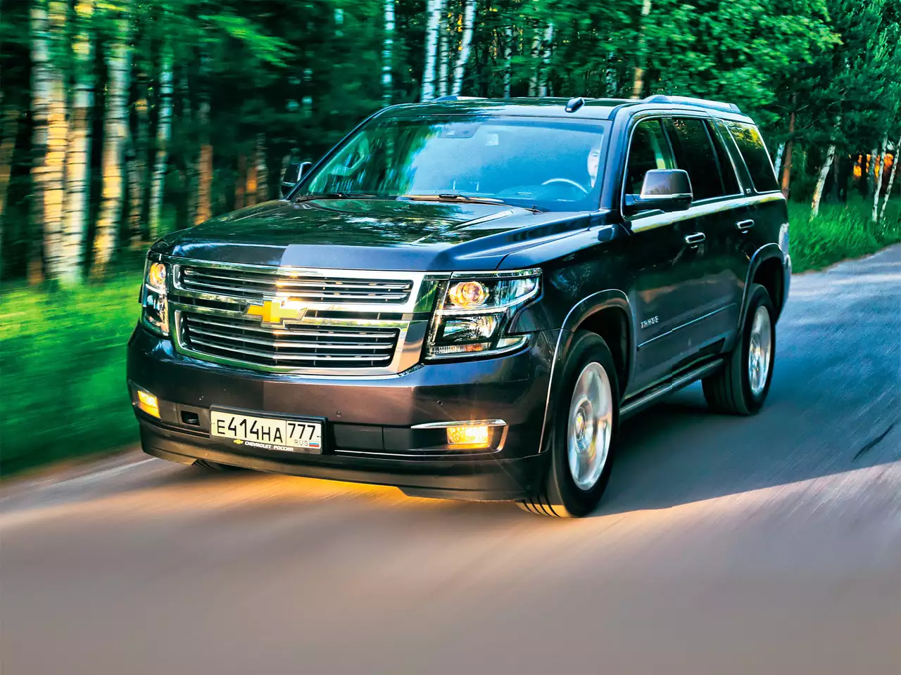 Новый Chevrolet Tahoe на фоне предшественника: тахокардия