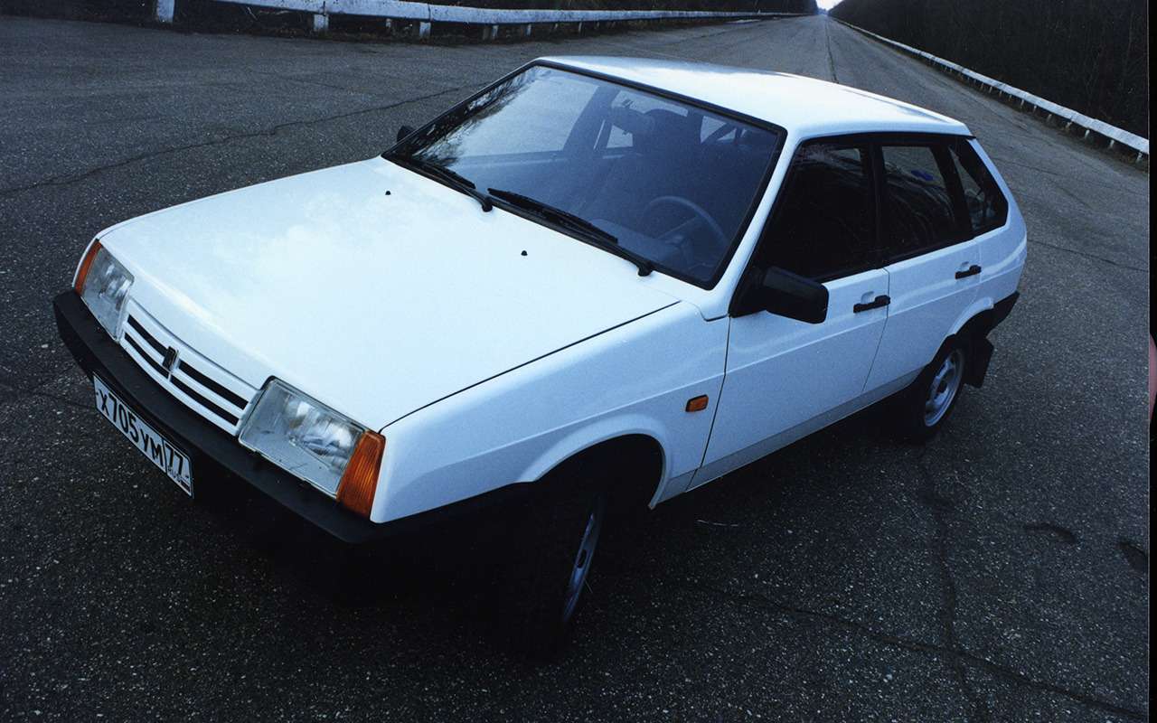 Лады – Жигули и Самары с отечественными роторными двигателями – эдакие волки в овечьей шкуре, поскольку внешне, как правило, не отличались от стандартных. Зато были одними из самых быстрых серийных отечественных машин. ВАЗ-2109-91 со 135-сильным мотором ВАЗ-411 разгонялся аж до 195 км/ч!