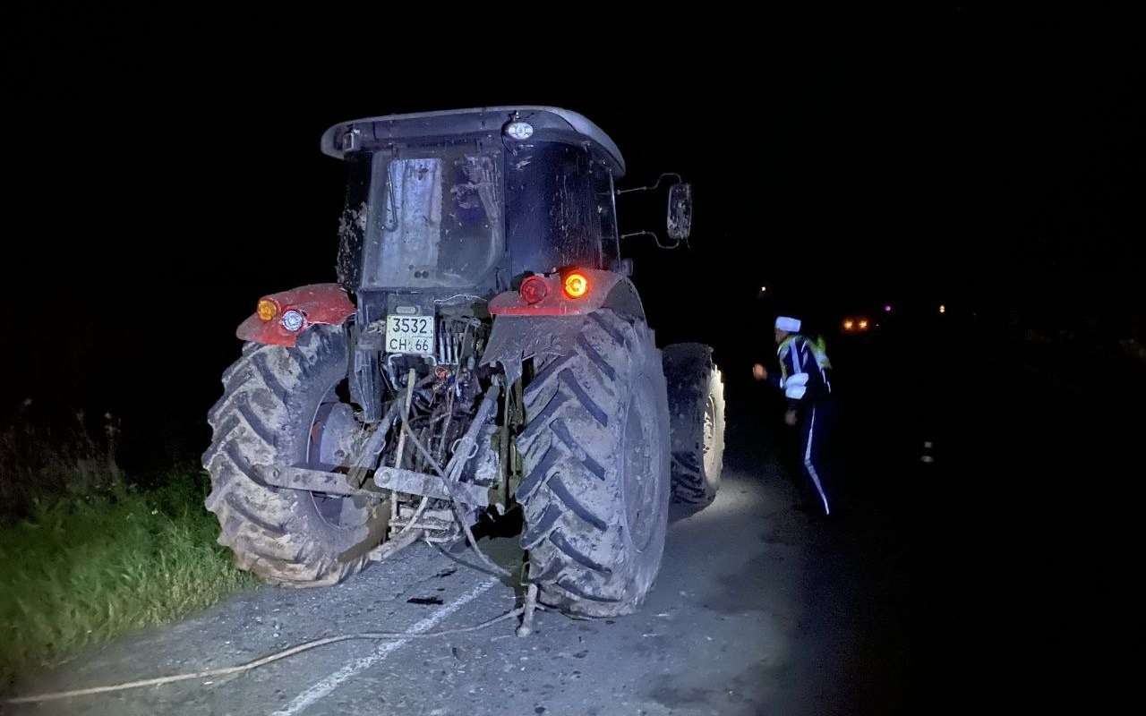 Легковушка влетела в трактор: авария унесла жизнь 15-летней пассажирки