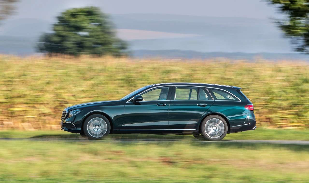 Без вариантов: объявлены российские цены на универсал Mercedes-Benz E-класса