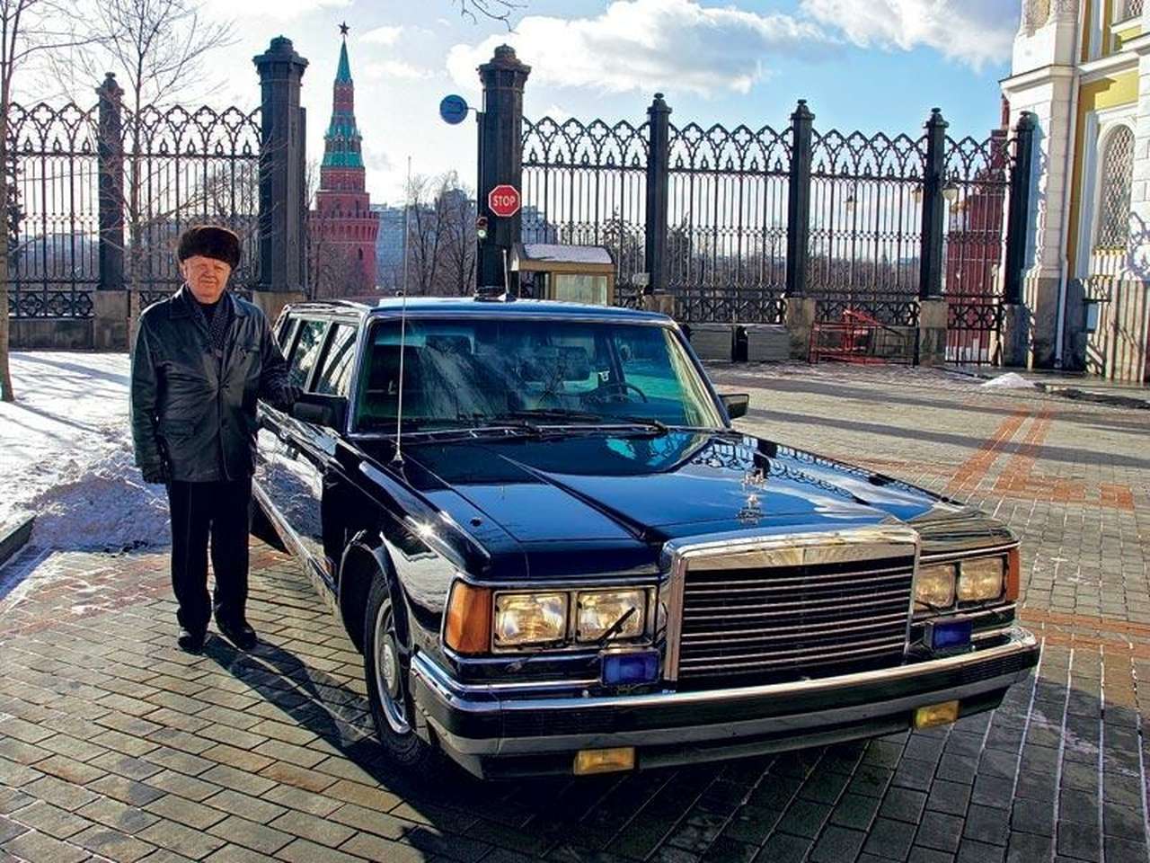 Спиной к генсеку