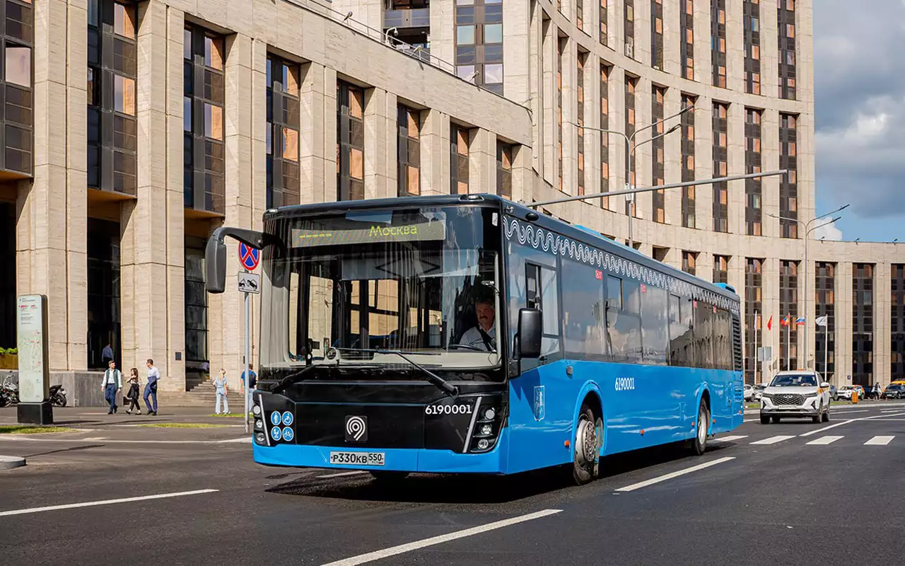В Москве начнут курсировать 278 новых отечественных автобусов коммерческих перевозчиков