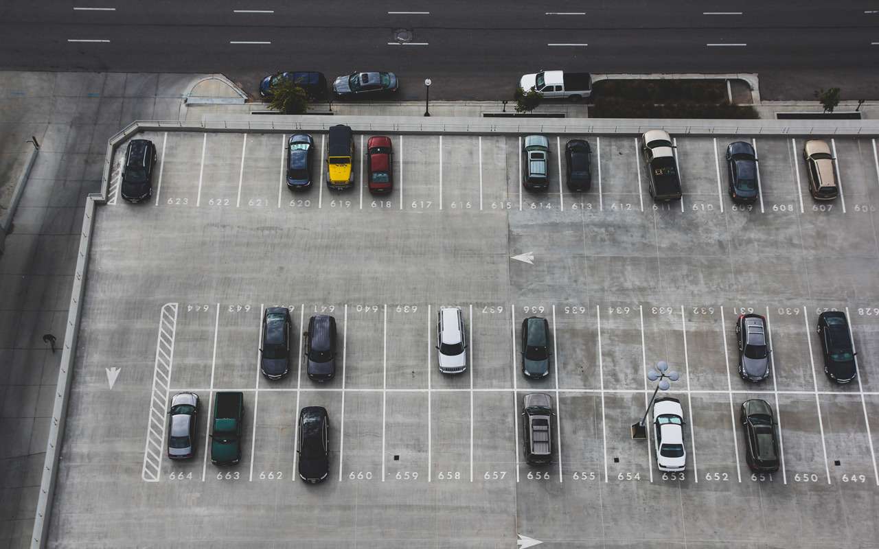 В России вступает в силу закон о парковках