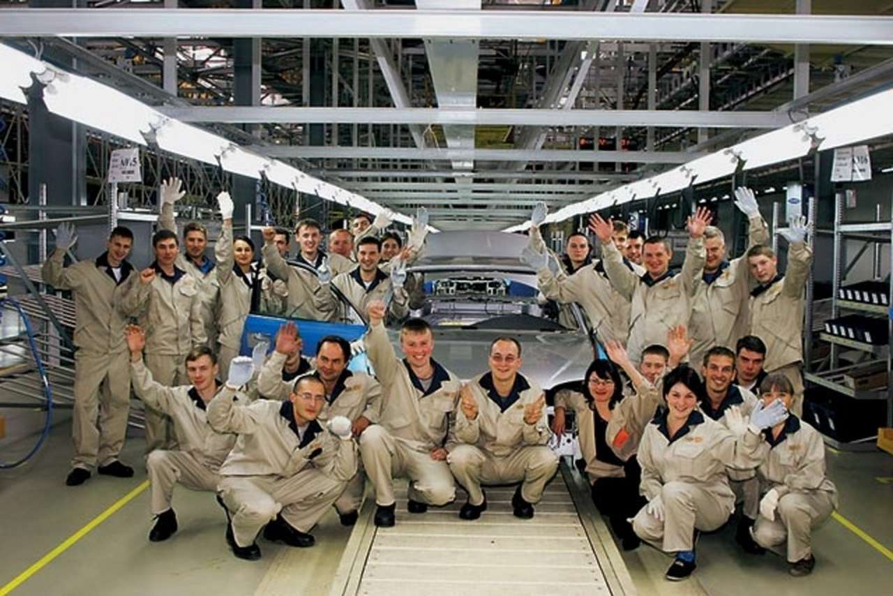 Автомобиль KIA Spectra ижевского производства получил высокую оценку от Премьер-министра России Михаила Фрадкова