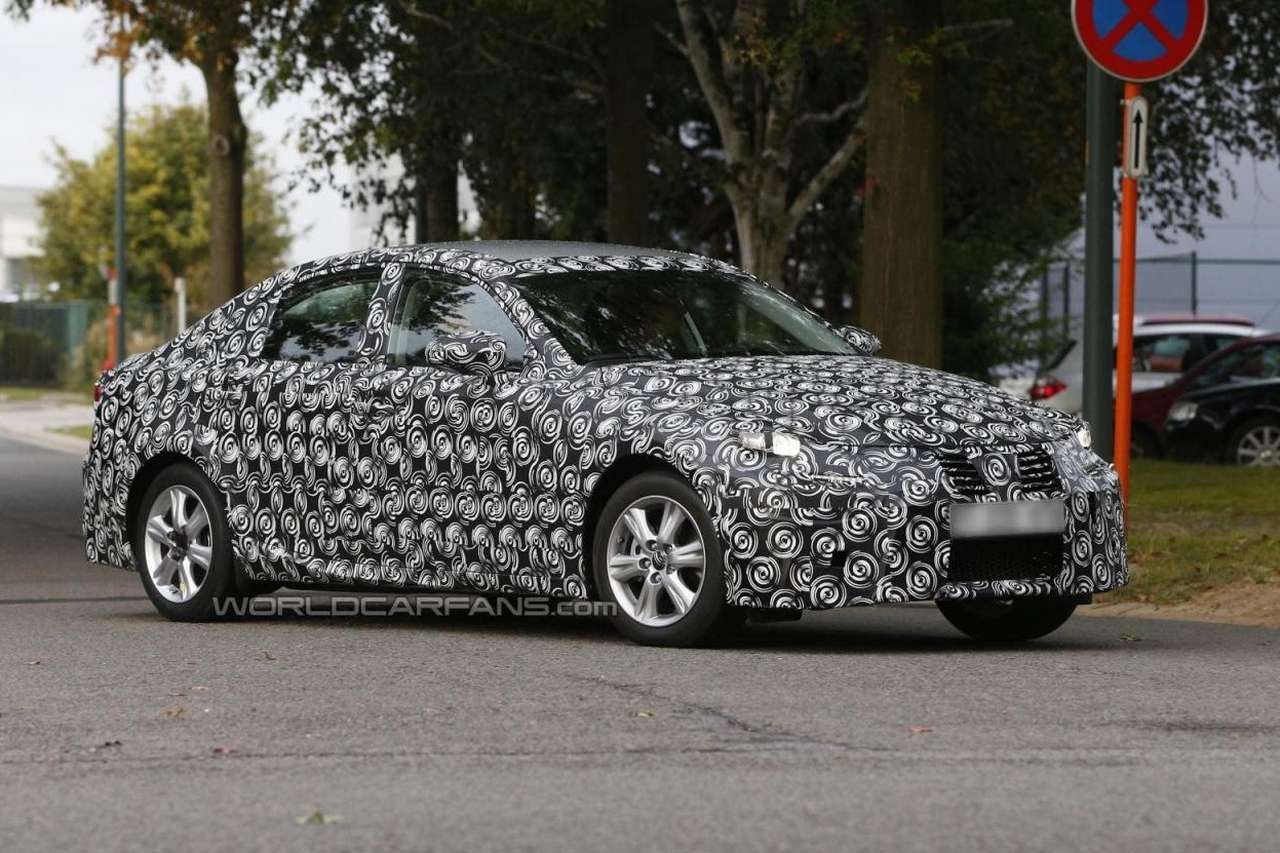Новый Lexus IS может оказаться вовсе не новым