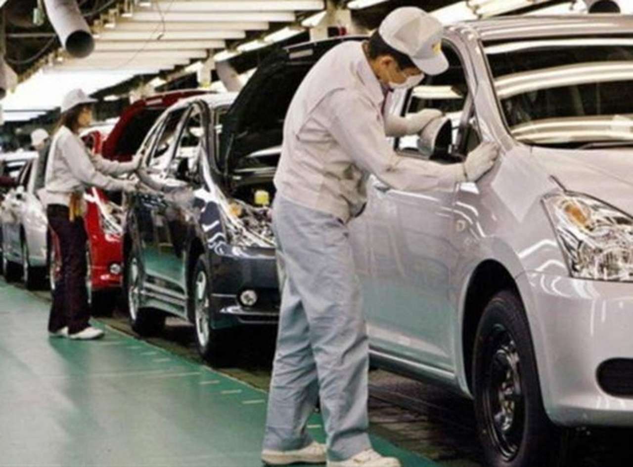 В Японии производство автомобилей снизилось на 12,8%