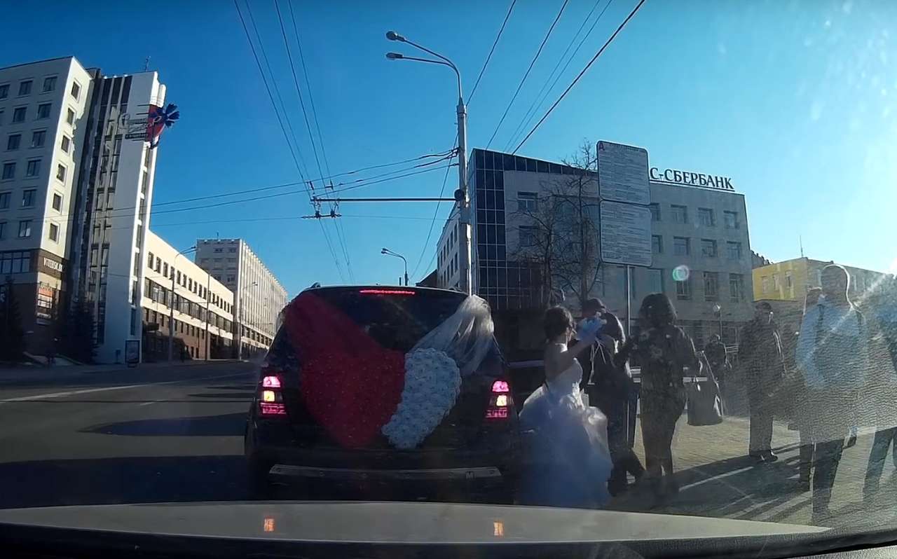 Эмоции на дороге: «веселая свадьба»