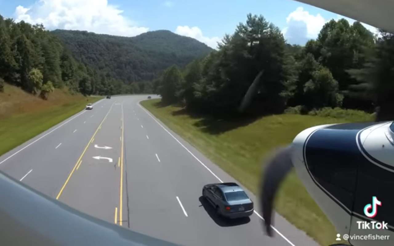 Посадка самолета на шоссе глазами пилота