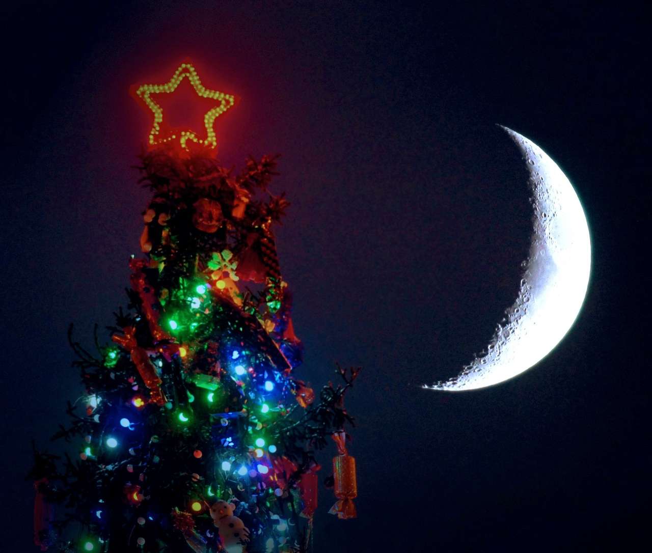 Ростом тарифов такси в новогоднюю ночь заинтересовались общественники