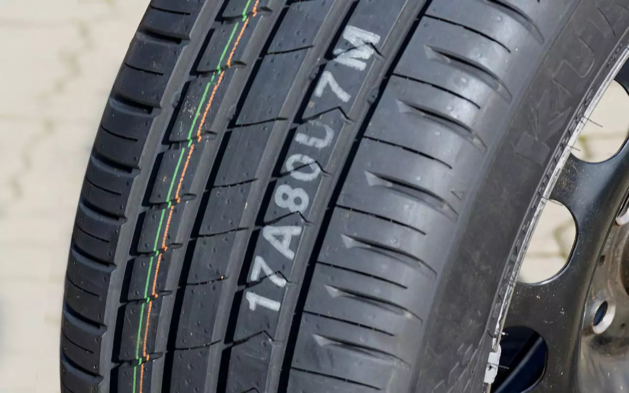 Купить летние шины r16 205 65. Кумхо hs51. Kumho Ecsta hs51. Kumho 205/65r16 95h Ecsta hs51. Kumho Ecsta hs51 летняя.