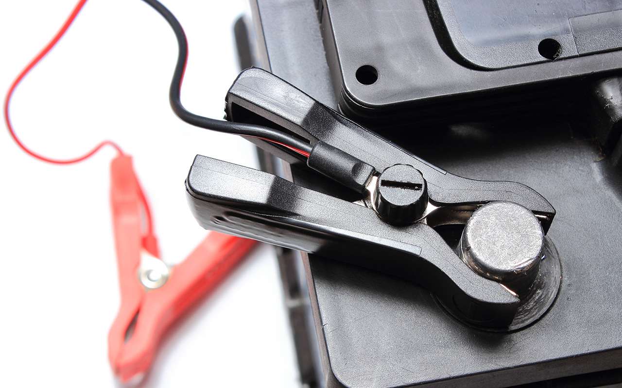 Почему клеммы аккумуляторов делают коническими