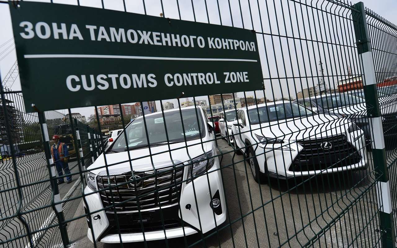 Где поставить «кнопку» на ввозимую машину? Стоит загодя изучить информацию на официальном сайте ГЛОНАСС - смотрим раздел «Документы»