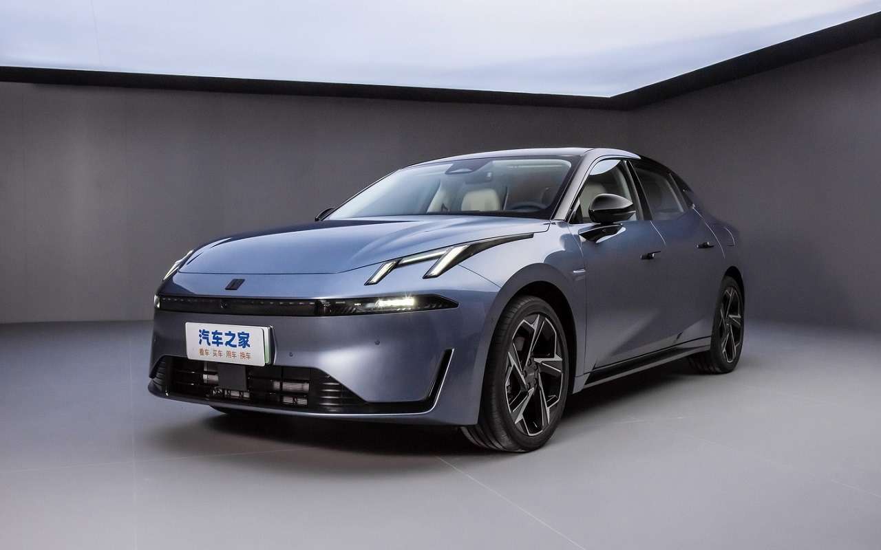 Этот китайский автомобиль просто увешан планшетами