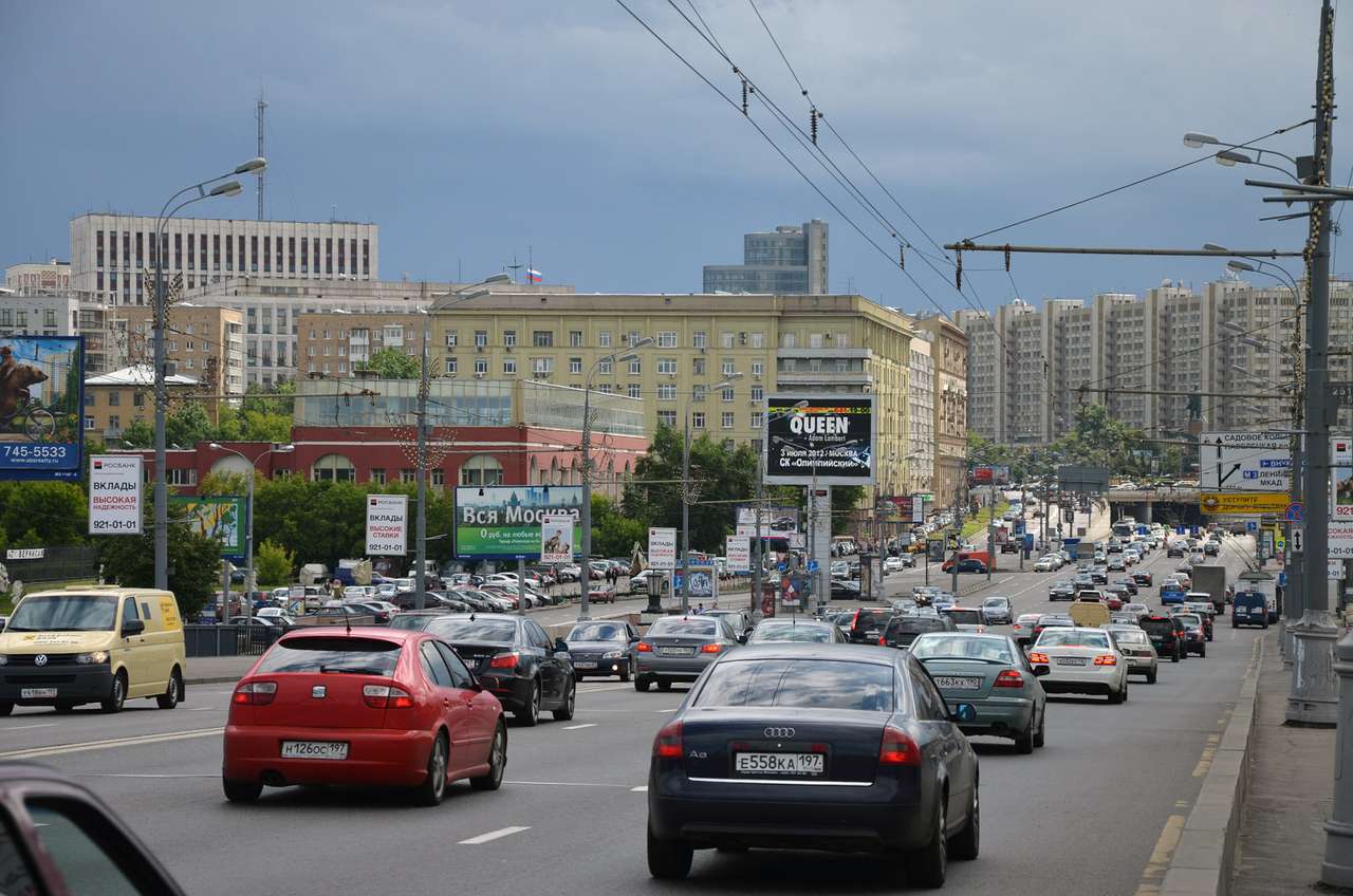 Стало известно, сколько легковых автомобилей в России приходится на тысячу жителей