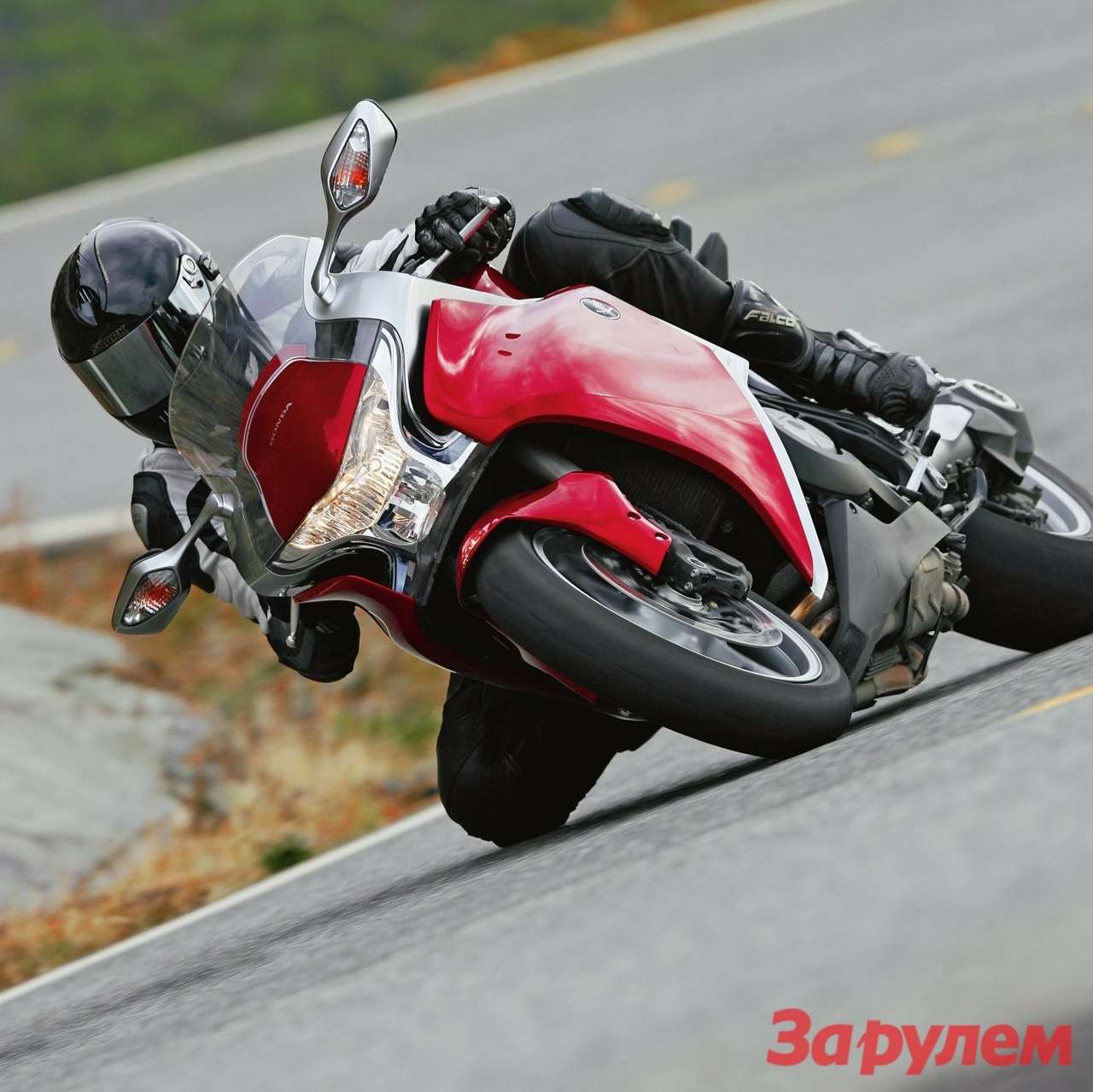 HONDA VFR1200F, спорт-турист, 2010, 1237, см3, 172 л.с. 267 кг,цена не определена.