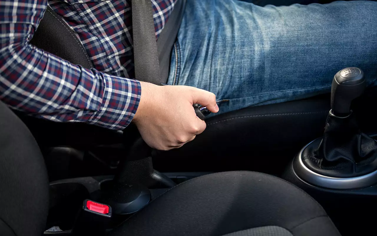 Прикипело, износилось, утекло – раскрываем 5 причин, почему клинит тормоза