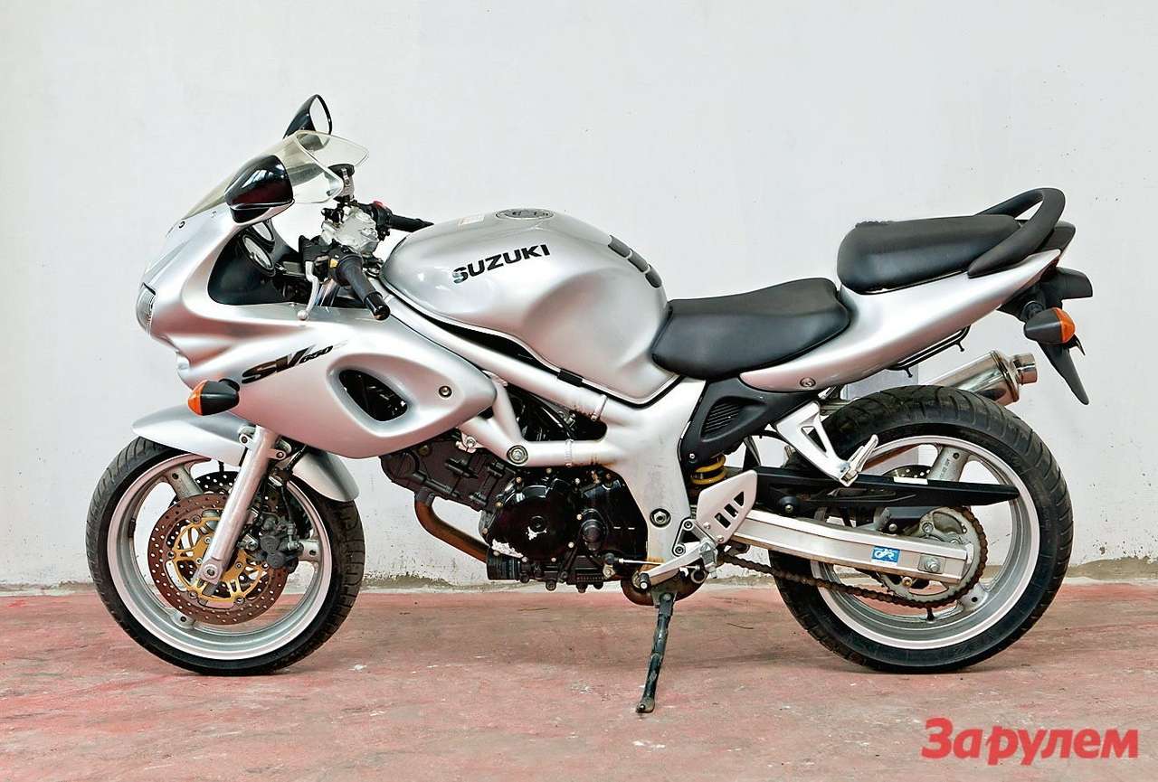 Suzuki SV650: нэйкед, 1999 – 2002 гг., 645 см³, 69 л.с., 130 000 – 180 000 руб.