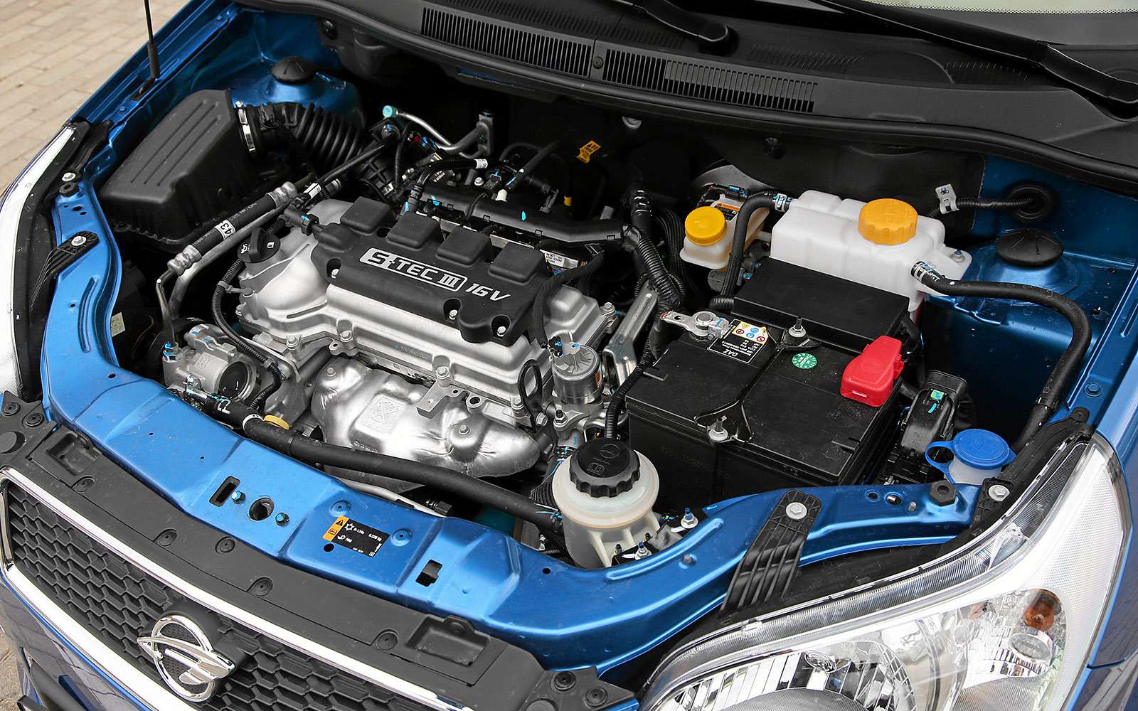 Капот шевроле кобальт. Chevrolet Cobalt 2013 подкапотное. Chevrolet Cobalt капот мотор. S Tec 3 16v двигатель Шевроле кобальт. Chevrolet Cobalt двигатель 1.8.