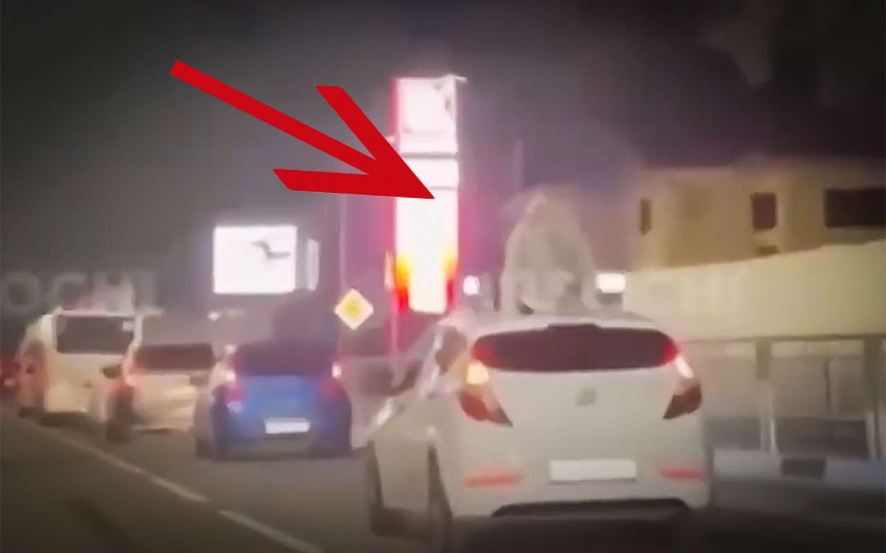 Все ради лайков: девушка проехалась на крыше авто