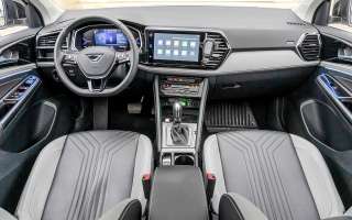 Обшивка панели кожзамом добавляет уюта.