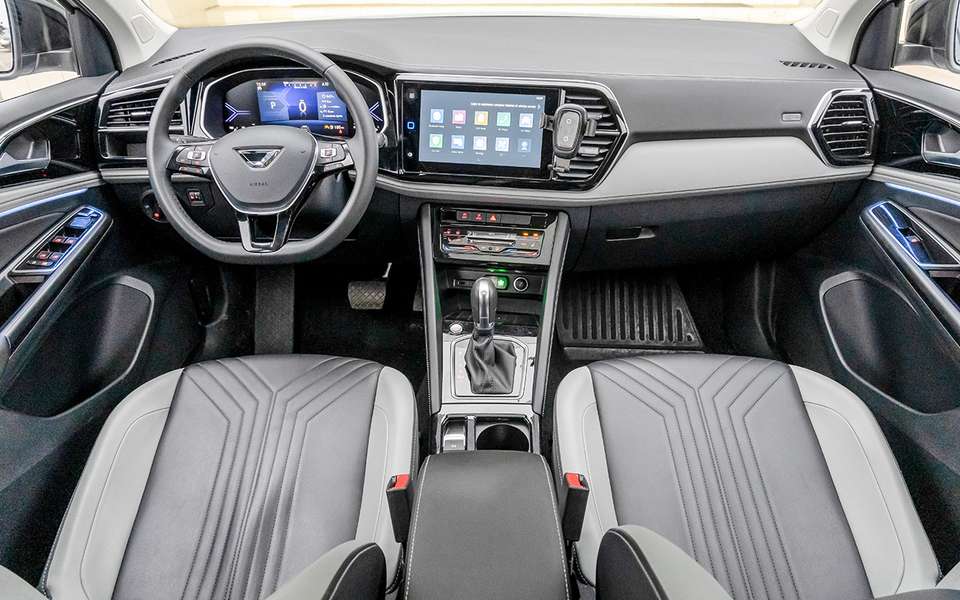 Обшивка панели кожзамом добавляет уюта.