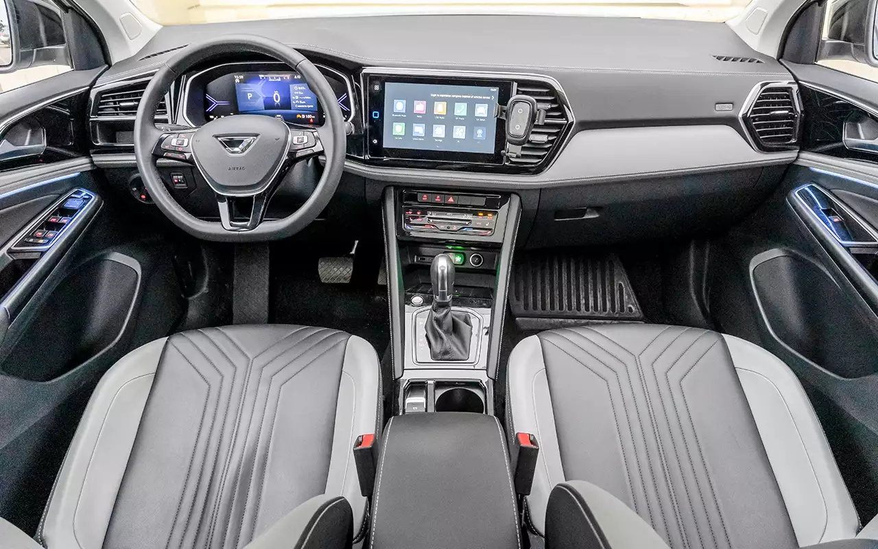 Обшивка панели кожзамом добавляет уюта.