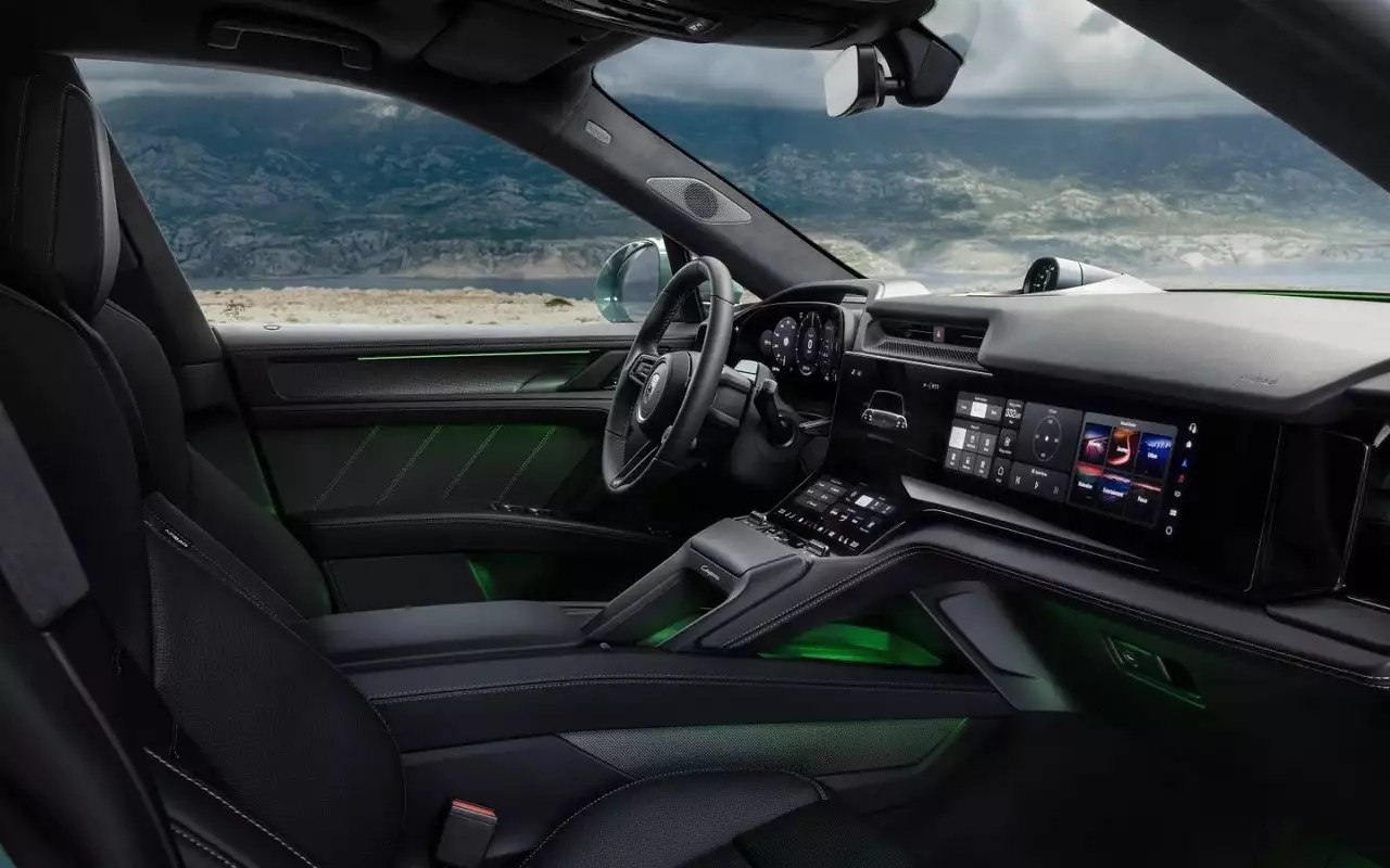 Интерьер Porsche Cayenne Turbo Electric