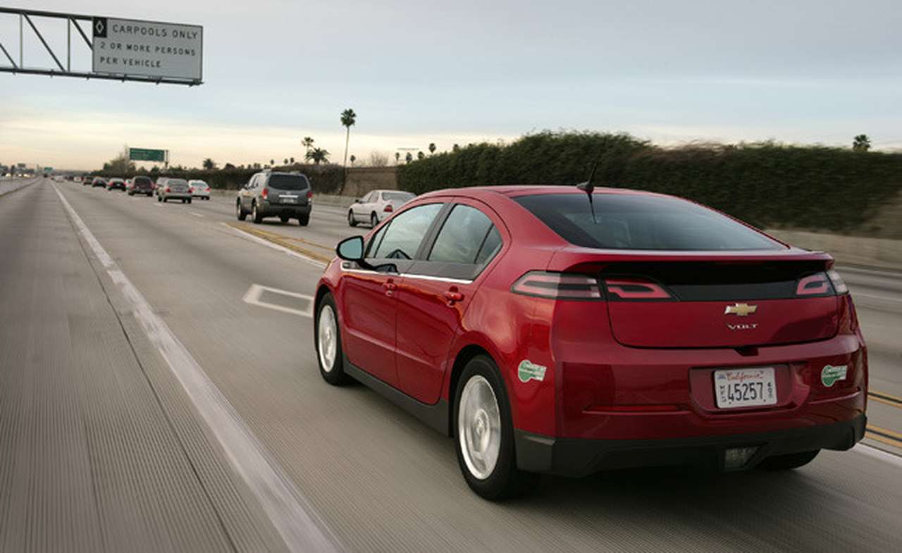 Chevrolet Volt и Toyota Prius впервые опередили по продажам Nissan Leaf