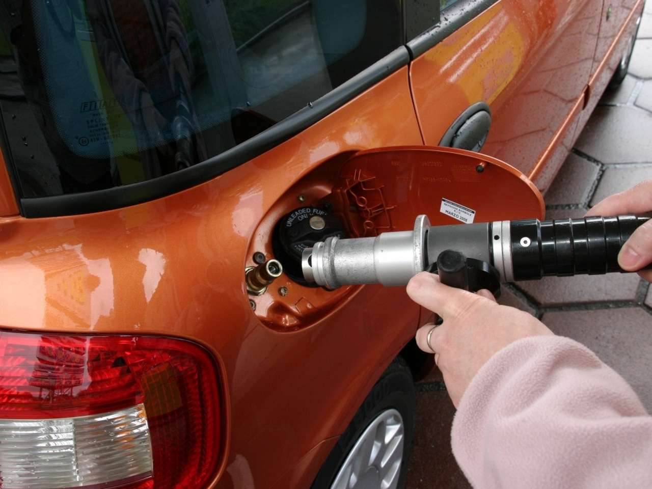 «Роснефть» займется строительством газозаправочных станций в России