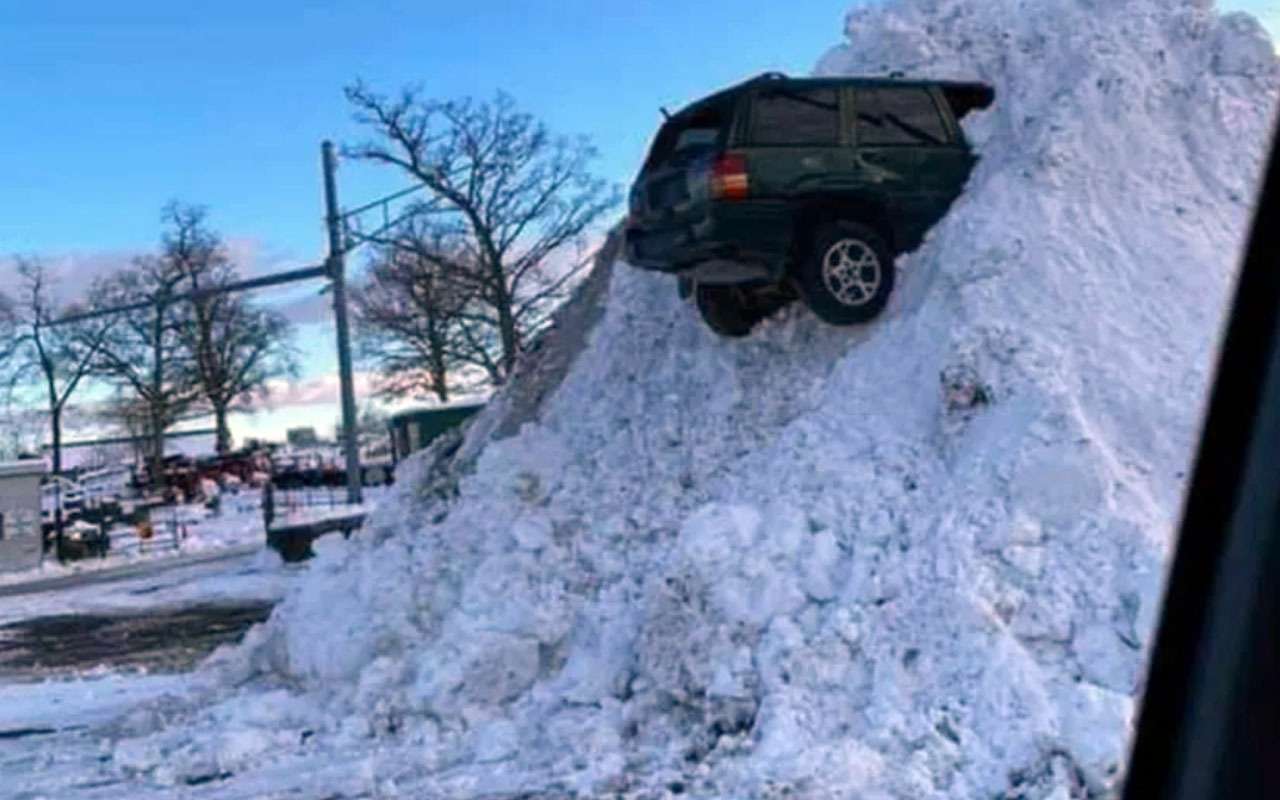 Как ты там оказался? Загадка торчащего Джипа