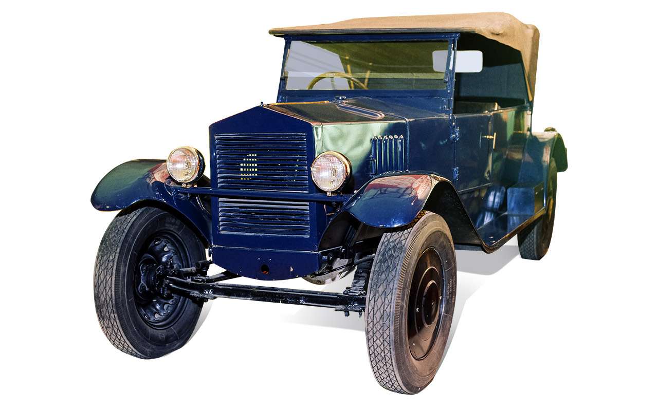 НАМИ‑1 – разработка молодого авторского коллектива. За основу взяли дипломный проект малолитражки Константина Шарапова. В создании машины участвовал и Андрей Липгарт – будущий главный конструктор Горьковского автозавода. Это была простая и дешевая конструкция. Бесхитростный четырехместный кузов имел две двери, слева и справа, – по одной на каждый ряд сидений.