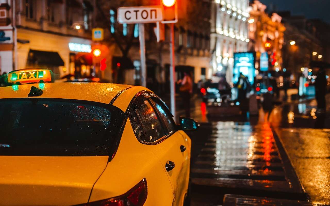 Сотрудников избавят от поисков такси в командировках – заработал новый сервис