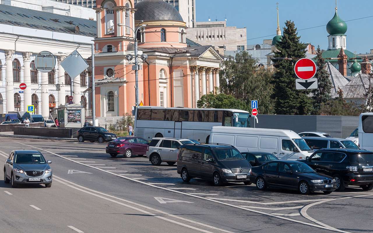 Водителей услышали: появятся новые дорожные знаки и пешеходная разметка