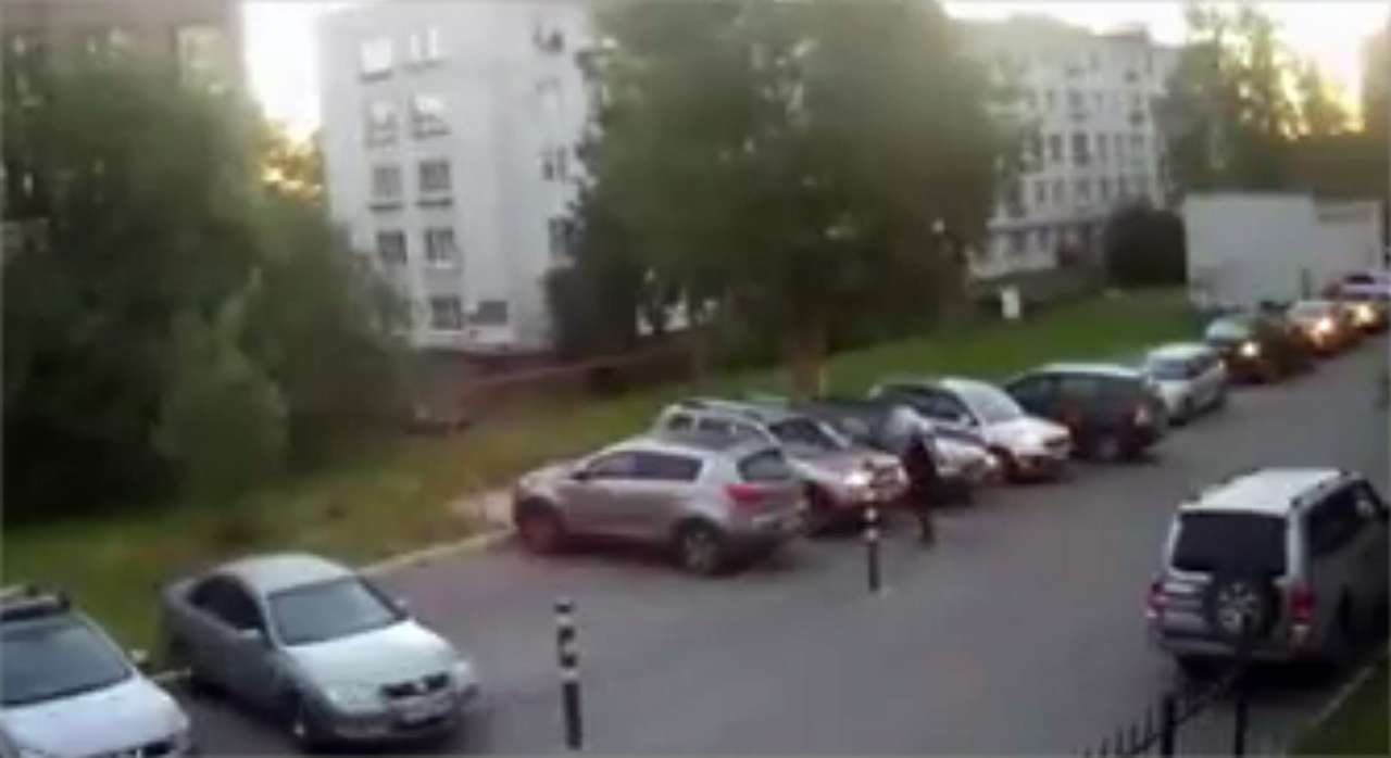 Новое дворовое развлечение — включать «гирлянду»