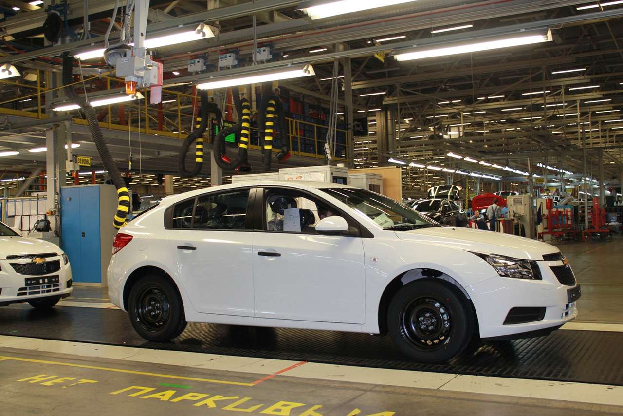 Выпущен первый российский хэтчбек Chevrolet Cruze  