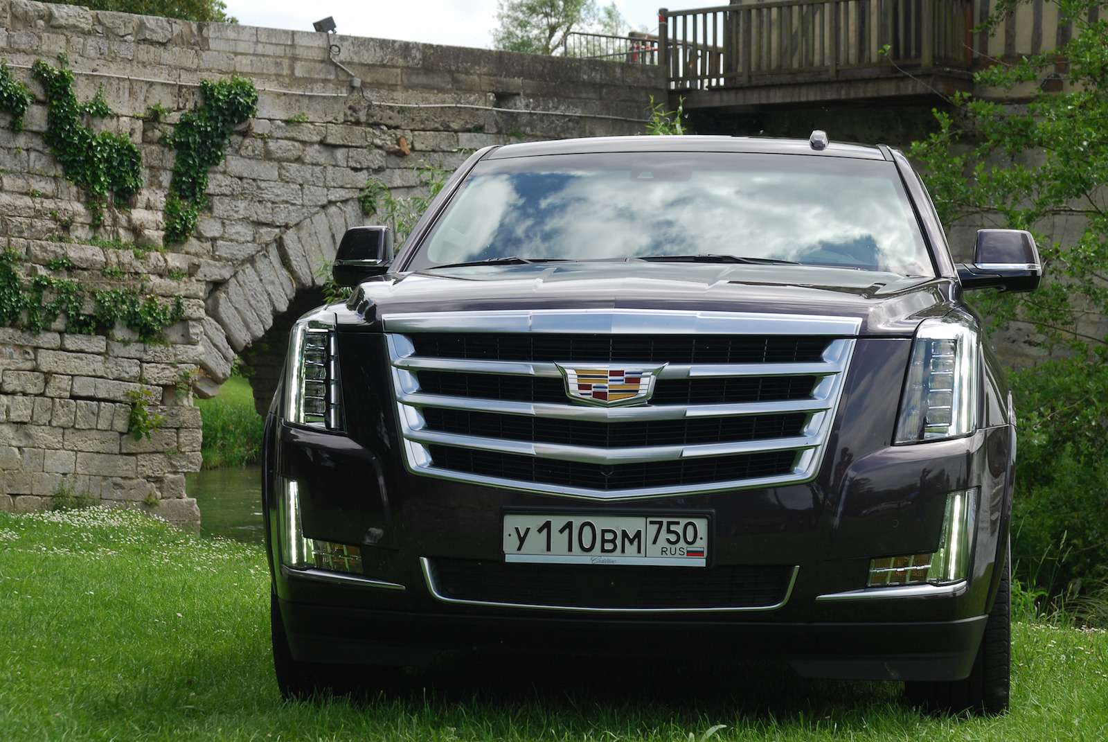 Cadillac Escalade 2015 вид спереди